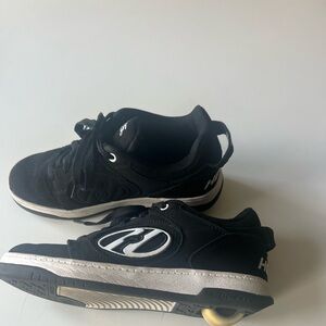 Kids Heelys size 6